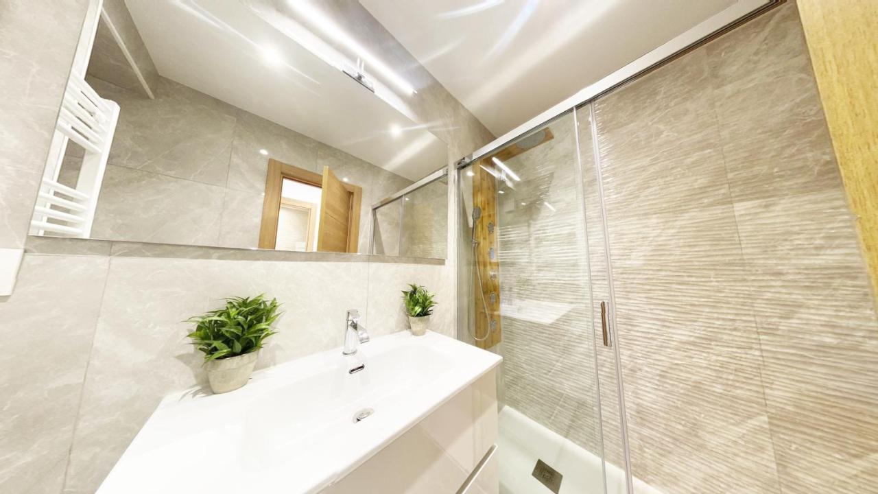 Paradise Luxurious Flat, Free Parking, 3 Double Rooms, Terrace, Jacuzzi, Fully Renovated San Sebastián Eksteriør bilde